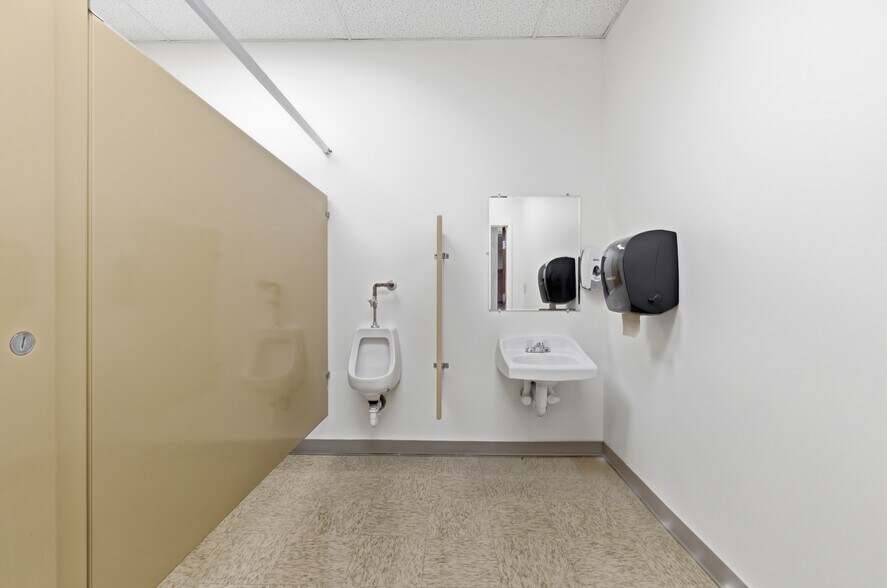 More Photos Of 104-176 Cude Ln, Madison Medical For Lease