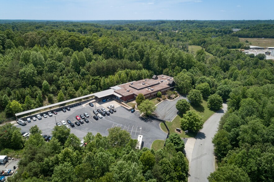 More Photos Of 3195 Centre Park Blvd, Winston-Salem Manufacturing For Sale