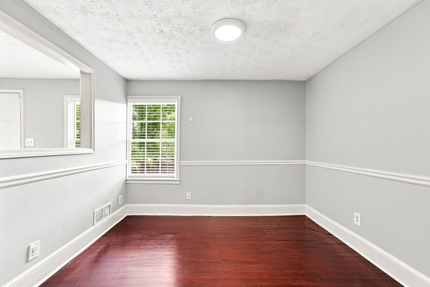 More Photos Of 255 Norcross St, Roswell Office For Lease