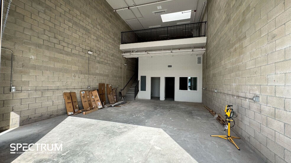More Photos Of 10505 Glenoaks Blvd, Pacoima Industrial For Lease