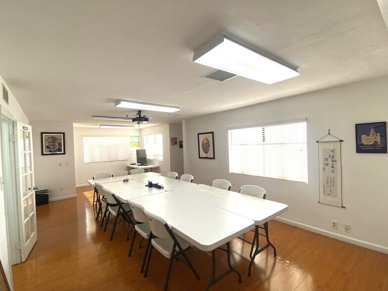More Photos Of 2617-2619 Beverly Blvd, Montebello Loft Creative Space For Sale