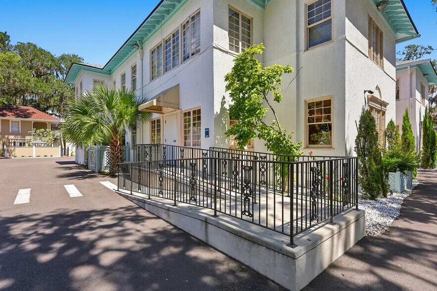 More Photos Of 1010 E Victory Dr, Savannah Office For Lease