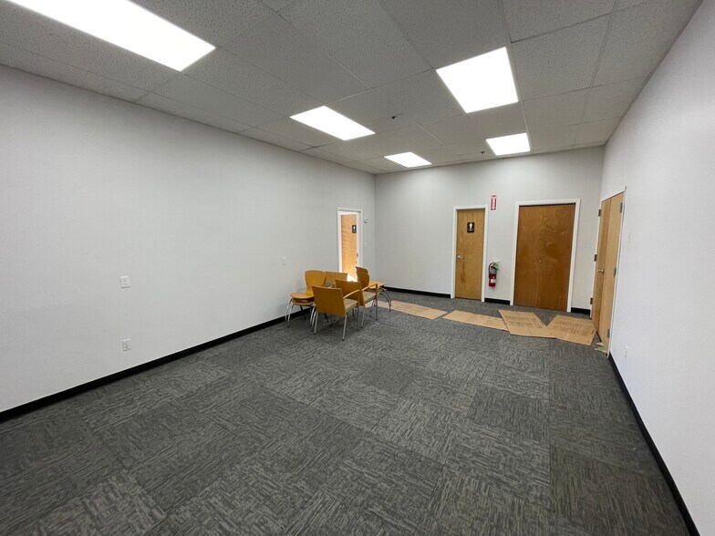 More Photos Of 60-90 Bridge Rd, Islandia Warehouse For Lease