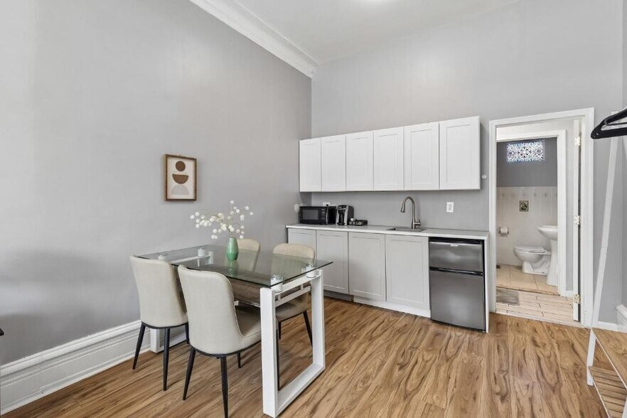 More Photos Of 1611 S Broad St, Philadelphia Specialty For Sale