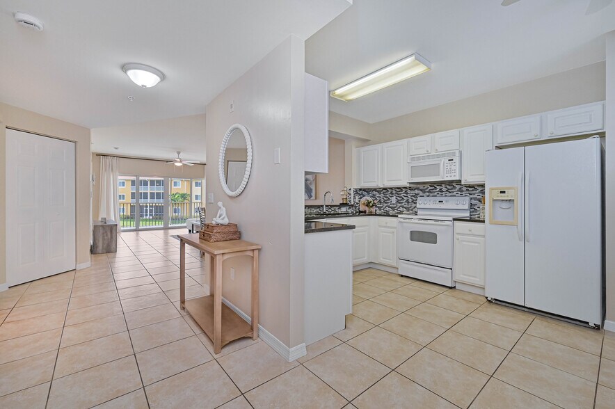 More Photos Of 10000-10030 Maddox Ln, Bonita Springs Apartments For Sale
