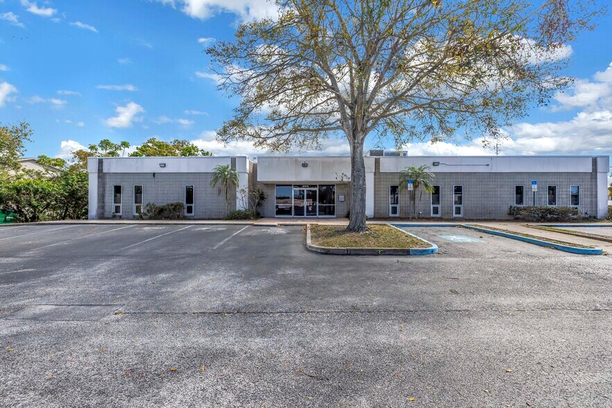 More Photos Of 9911 Seminole Blvd, Seminole Medical For Lease