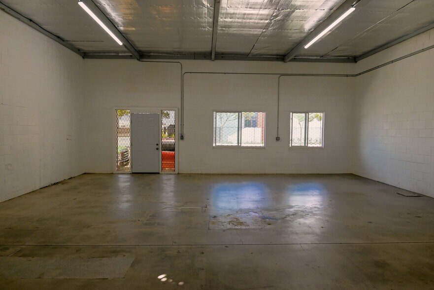 More Photos Of 16206 S Main St, Gardena Manufacturing For Lease