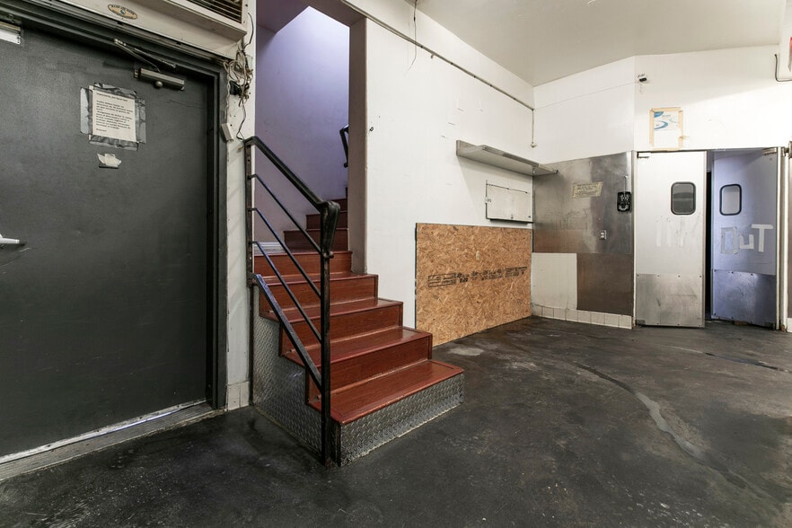 More Photos Of 6340 Yucca St, Los Angeles Restaurant For Lease