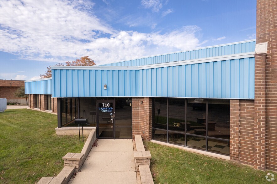 More Photos Of 710 E Cooper Ct, Schaumburg Manufacturing For Lease