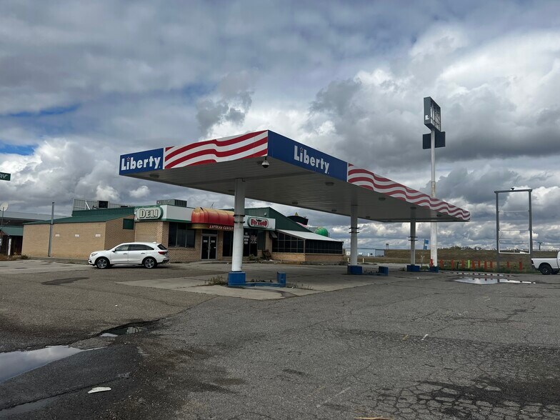 More Photos Of 1424 N Crawford St, Hardin Freestanding For Sale