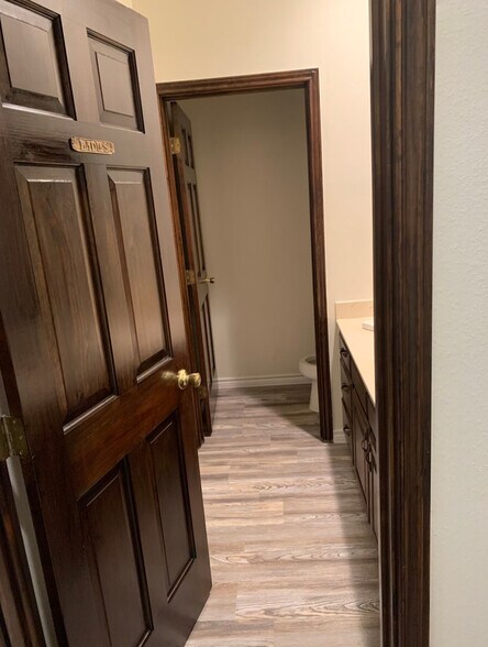 More Photos Of 825 John Ben Shepperd Pky, Odessa Office Residential For Lease