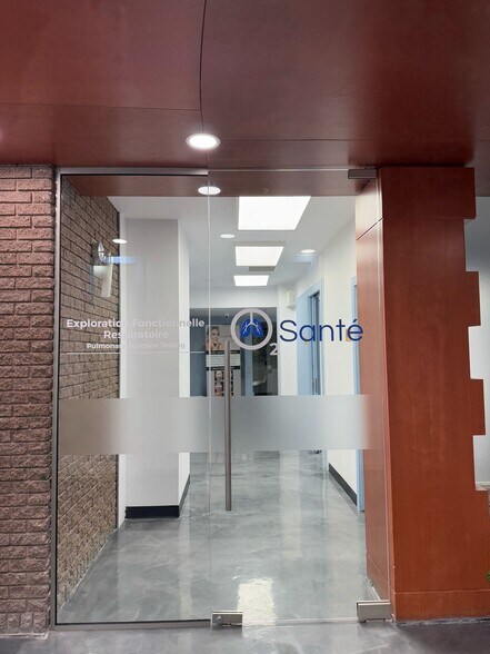 More Photos Of 3858-3870 Notre-Dame, Laval Office For Sale