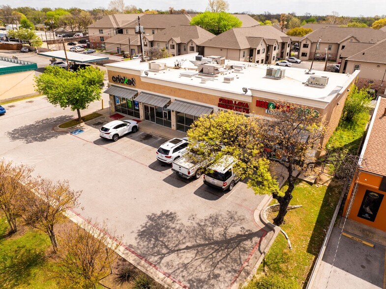 More Photos Of 5403 Cameron Rd, Austin Unknown For Lease