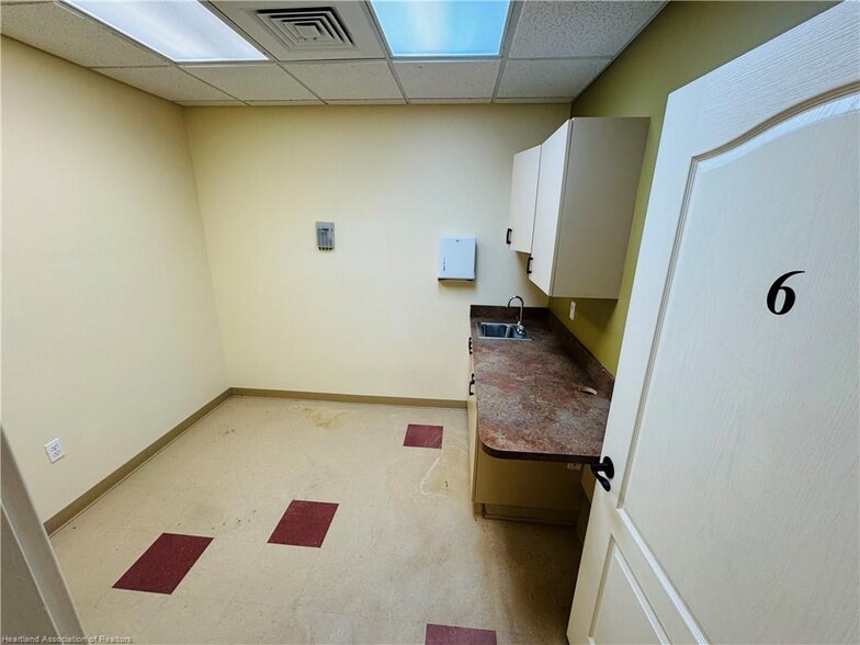 More Photos Of 2237 US Highway 27 S, Sebring Medical For Lease
