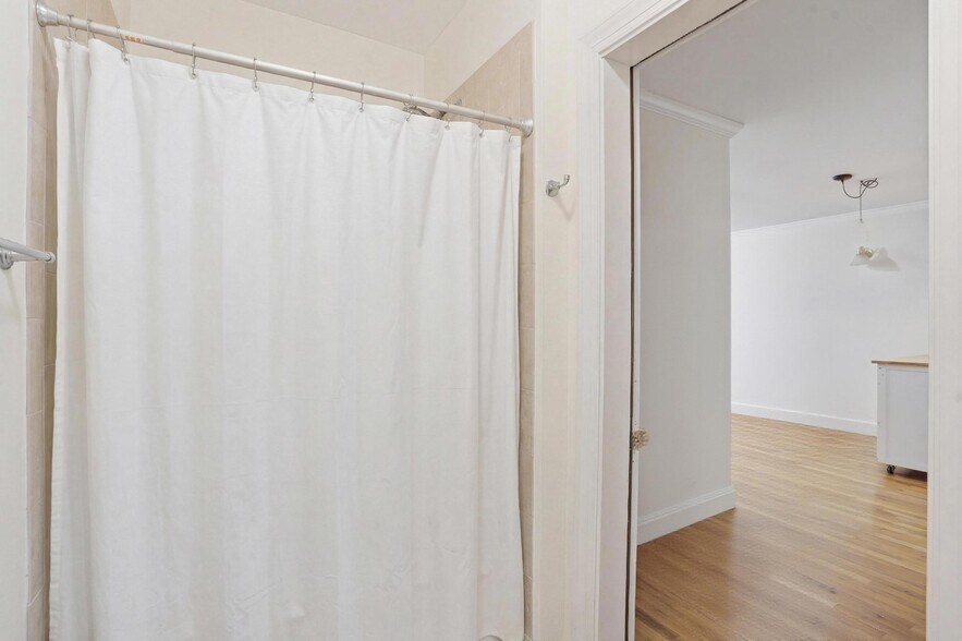 More Photos Of 106 Newport Bridge Rd, Warwick Multifamily For Sale