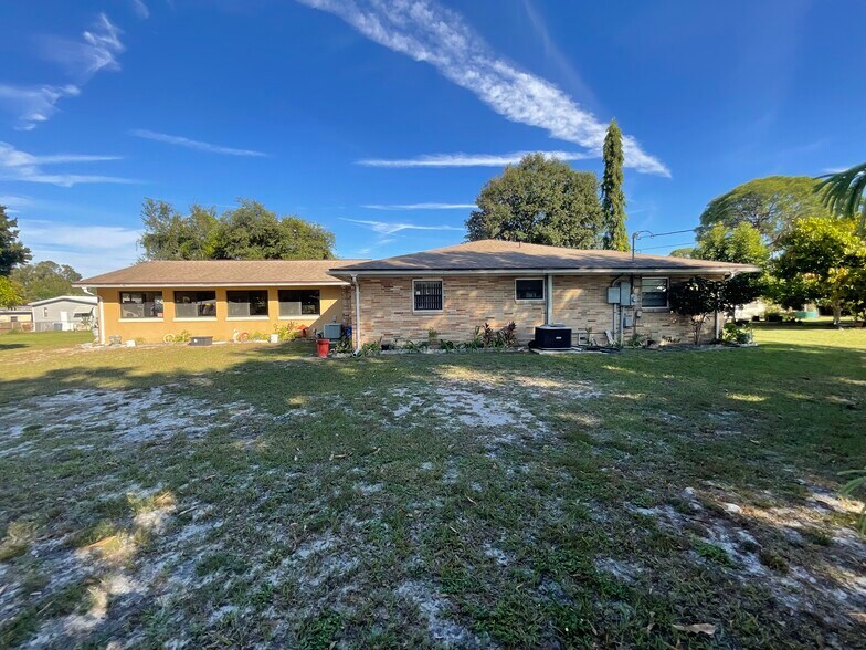More Photos Of 1702 US 92, Auburndale Hotel For Sale