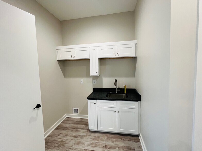 More Photos Of 1740 Grassland Pky, Alpharetta Office For Sale