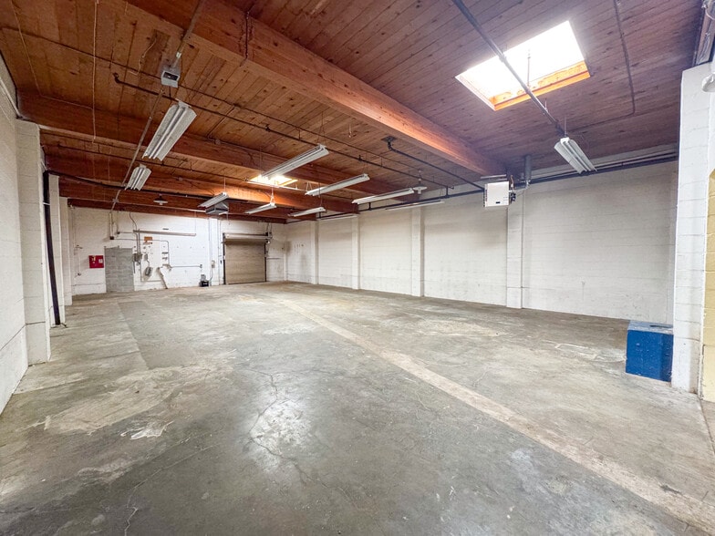 More Photos Of 1500 NW Leary Way, Seattle Manufacturing For Sale