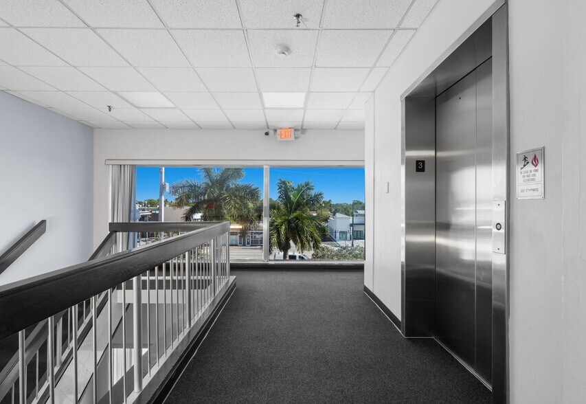 More Photos Of 1995 E Oakland Park Blvd, Fort Lauderdale Loft Creative Space For Lease