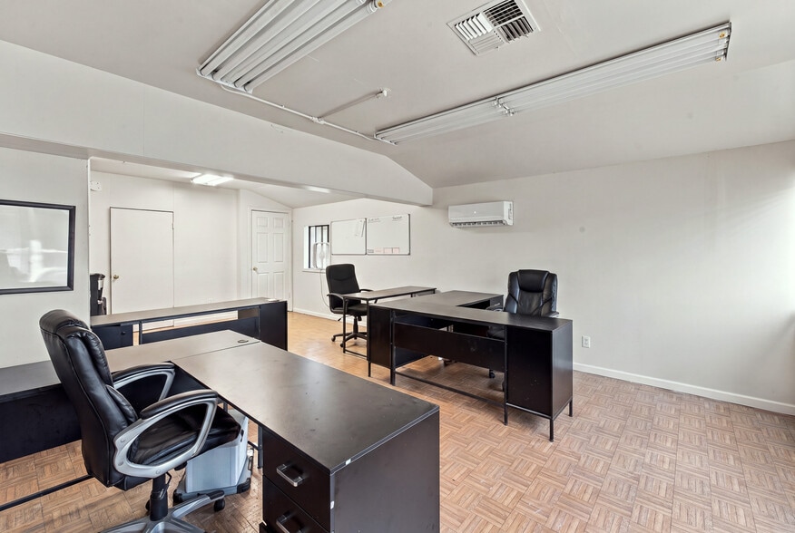 More Photos Of 2205 Rice Ave, West Sacramento Warehouse For Sale