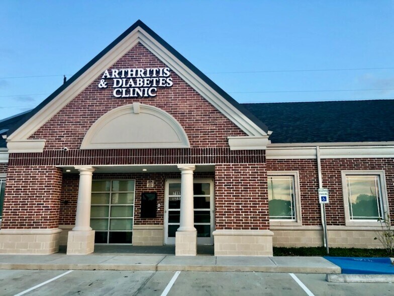 More Photos Of 7103 S Peek Rd, Richmond Medical For Lease