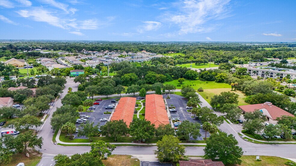 More Photos Of 3911 Golf Park Loop, Bradenton Office For Lease