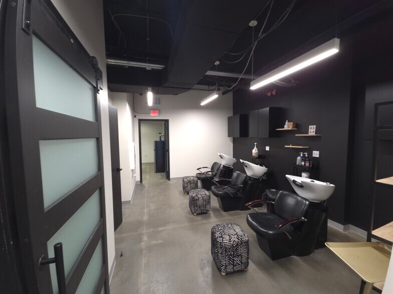 More Photos Of 7510 N Oak Trfy, Gladstone Apartments For Lease