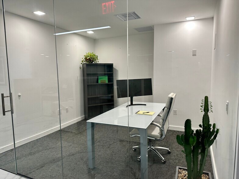More Photos Of 800 Brickell Ave, Miami Office Residential For Lease
