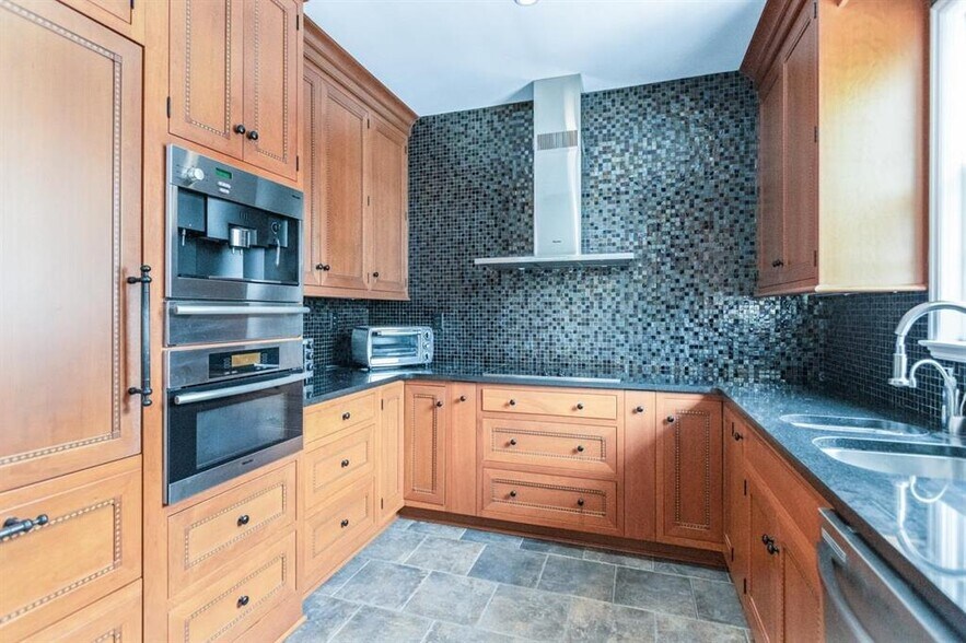 More Photos Of 1202 E Park Ave, Tallahassee Office Residential For Sale