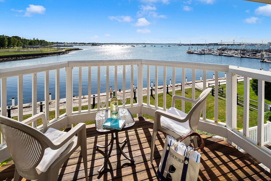 More Photos Of 551 Thames St, Newport Hotel For Sale