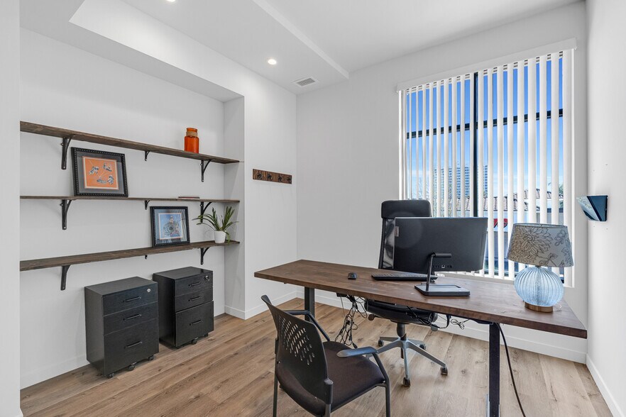 More Photos Of 752 W 19th St, Costa Mesa Loft Creative Space For Sale