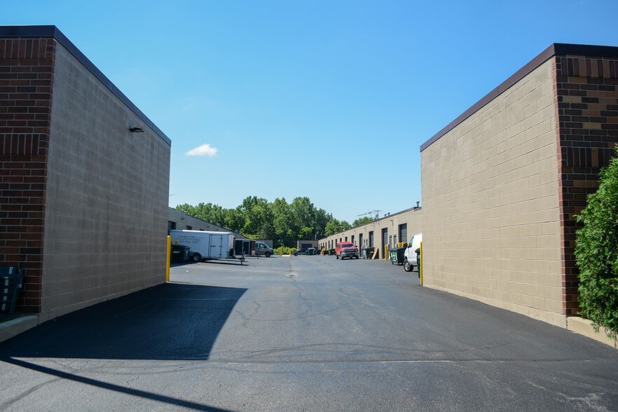 More Photos Of 888 E Belvidere Rd, Grayslake Warehouse For Lease