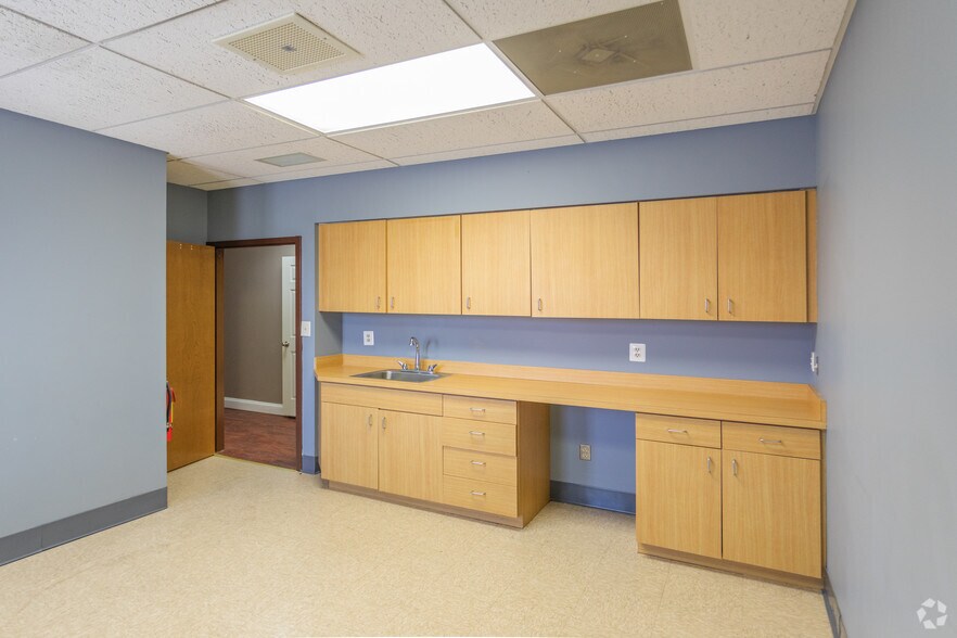 More Photos Of 2 Colgate Dr, Forest Hill Medical For Lease