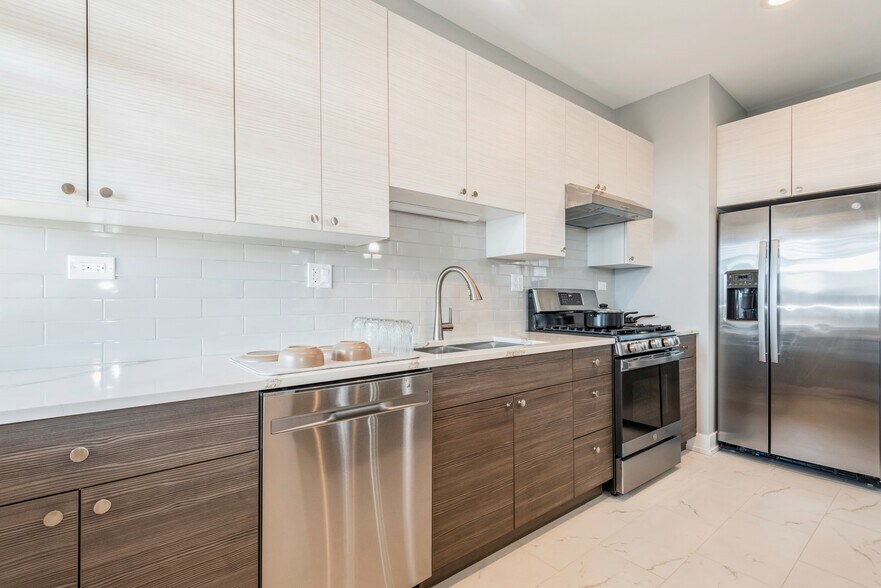 More Photos Of 1535 W Estes Ave, Chicago Multifamily For Sale