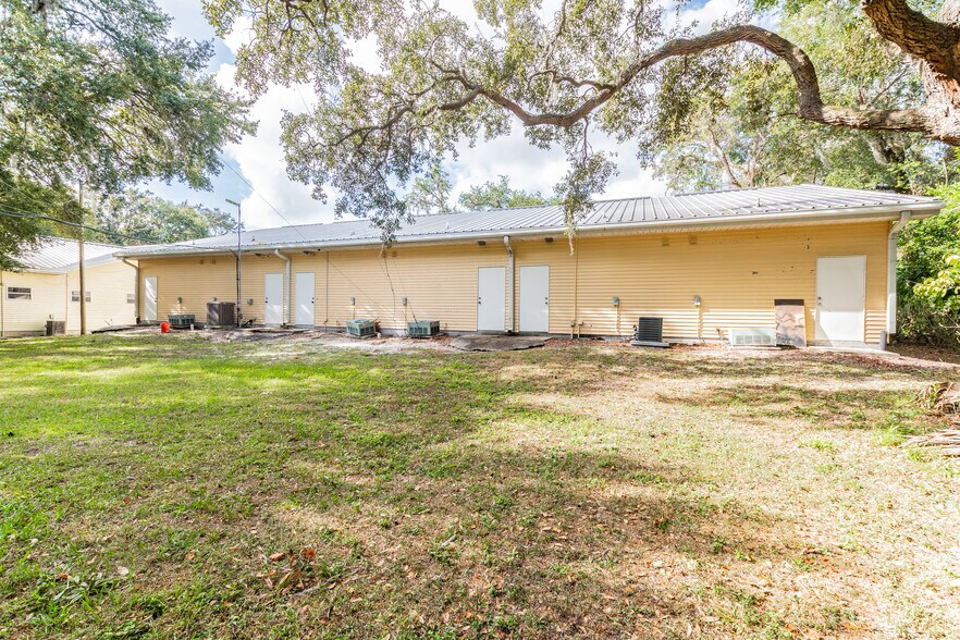More Photos Of 6616-6636 Rowan Rd, New Port Richey Office For Lease
