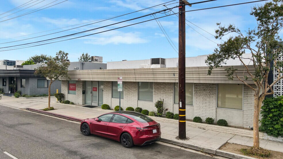 More Photos Of 3401 Winona Ave, Burbank Warehouse For Sale