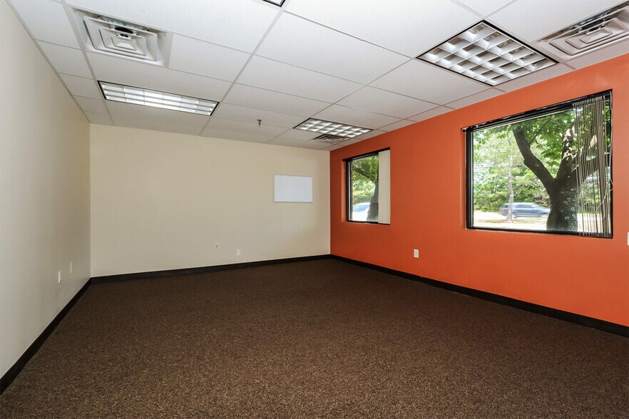 More Photos Of 160 Ayer Rd, Littleton Light Distribution For Lease