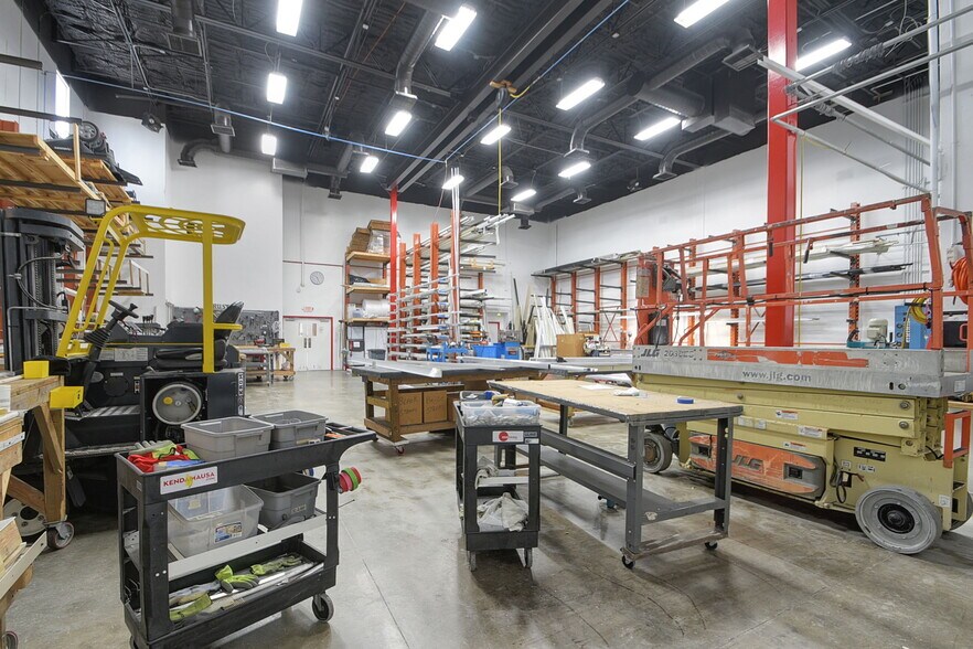 More Photos Of 7150 Seacrest Blvd, Lantana Showroom For Sale