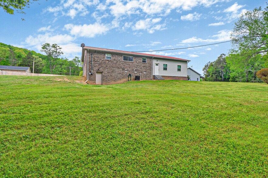 More Photos Of 148 Porter Ln, Spring City Specialty For Sale