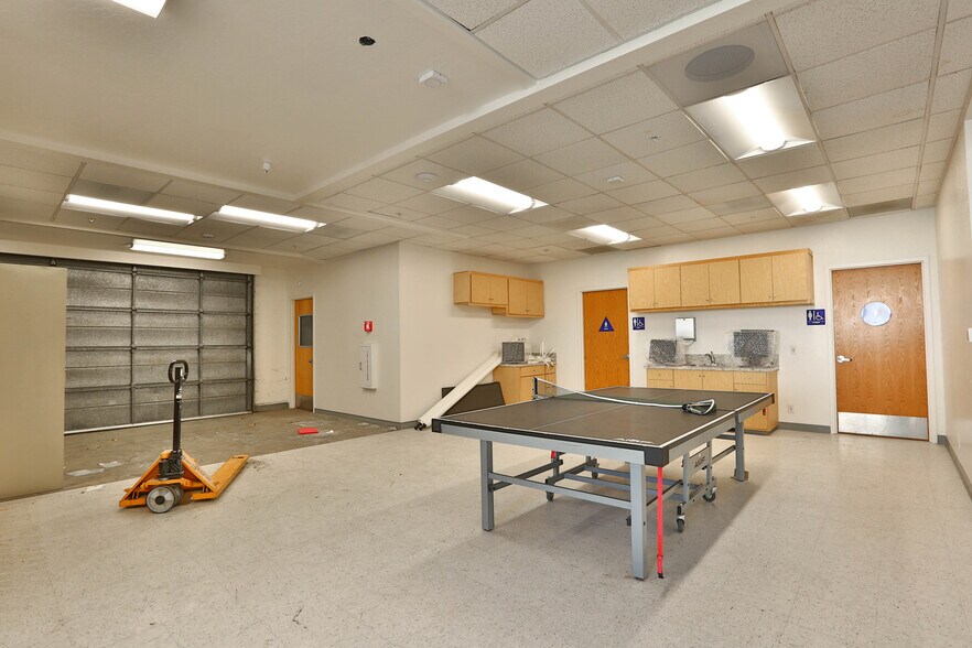 More Photos Of 118-122 Charcot Ave, San Jose Flex For Lease