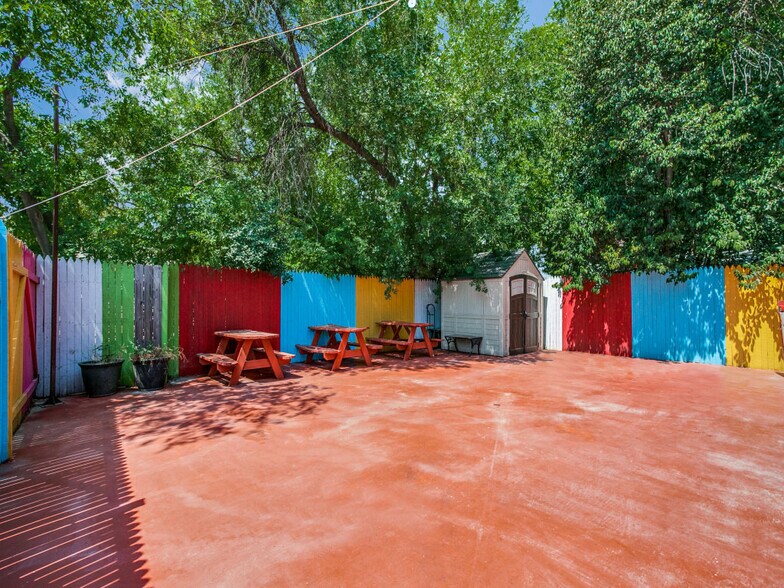 More Photos Of 226 E Fest St, San Antonio Restaurant For Sale