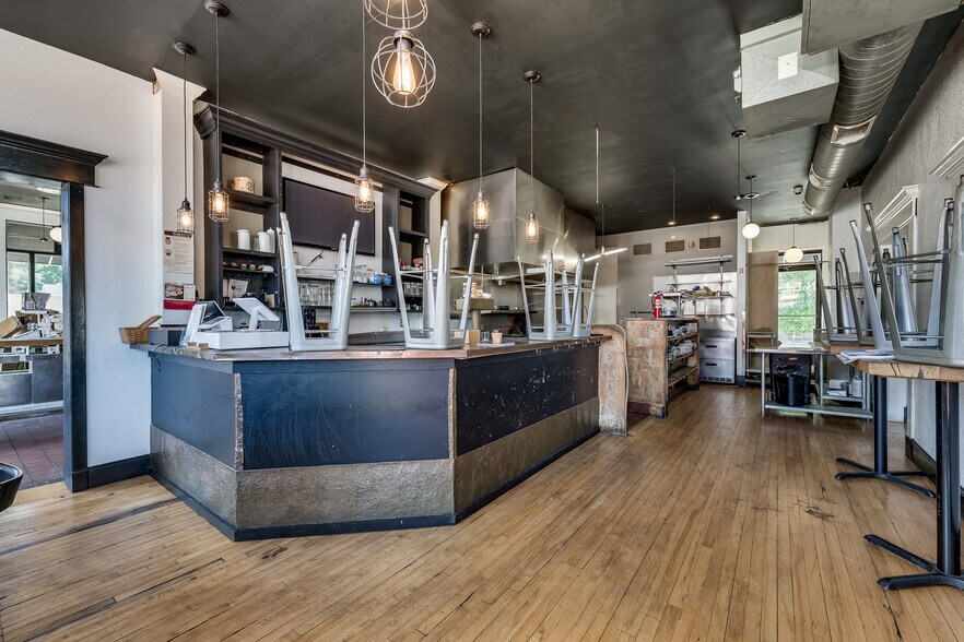 More Photos Of 2201-2205 44th Ave N, Minneapolis Restaurant For Sale