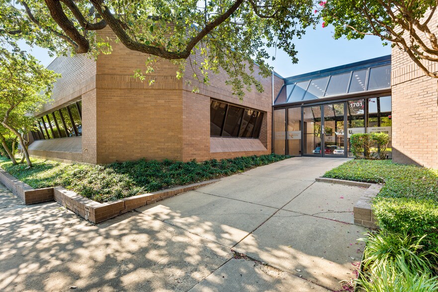 More Photos Of 1701-1801 Gateway Blvd, Richardson Medical For Lease