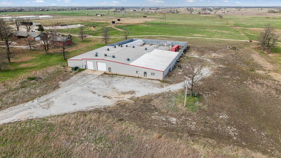 Primary Photo Of 57530 E Highway 59, Fairland Manufacturing For Sale