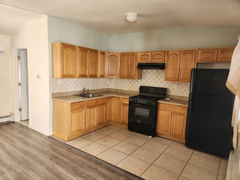 More Photos Of 87-89 City Island Ave, Bronx Apartments For Sale