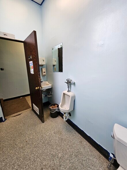 More Photos Of 18 4th St N, Great Falls Storefront For Sale