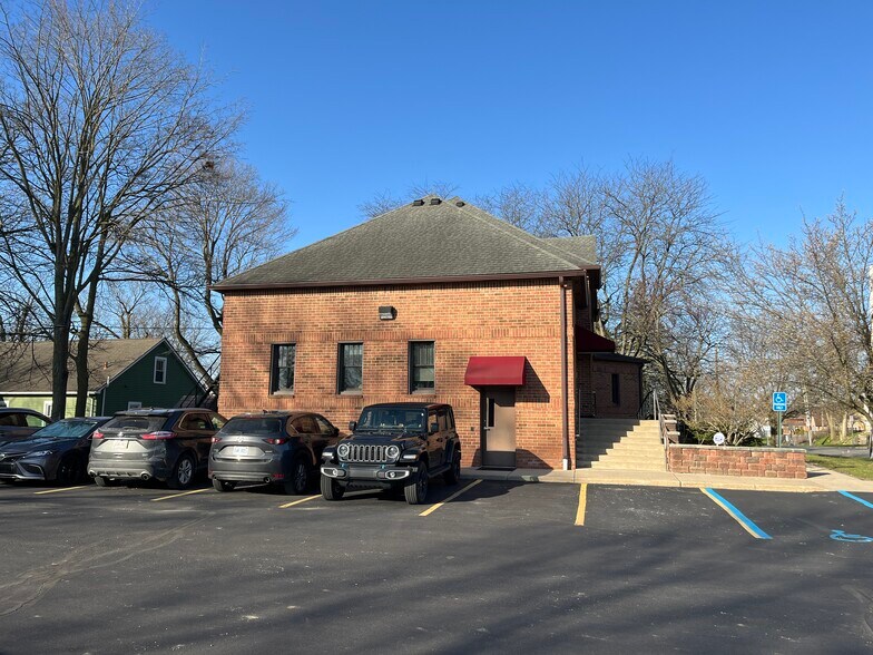 More Photos Of 201 S Ann Arbor St, Saline Office For Sale