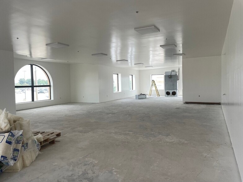 More Photos Of 3501 W Broadway Blvd, Sedalia Hotel For Sale