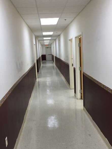 More Photos Of 408 Coles Cir, Salisbury Warehouse For Lease