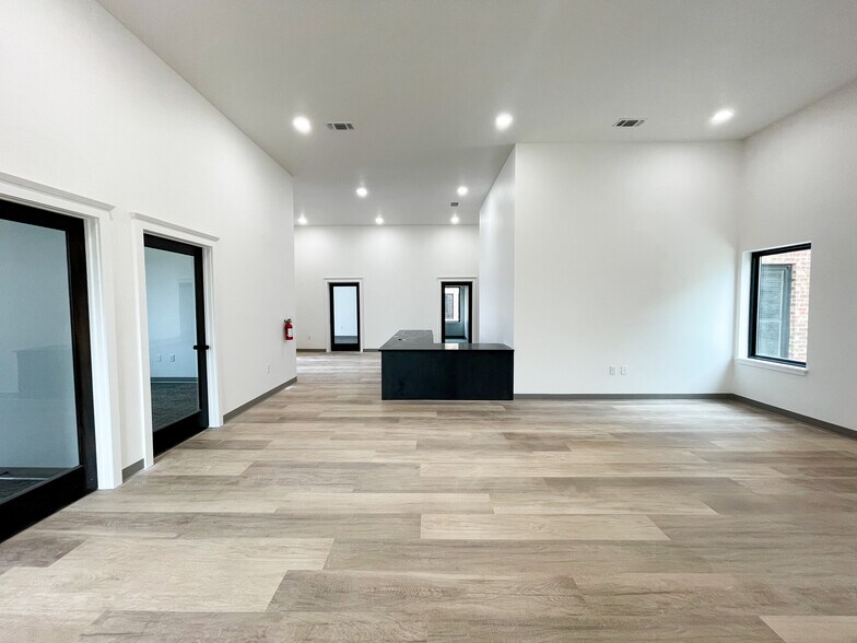 More Photos Of 6905 Alcove Ave, Lubbock Office For Lease
